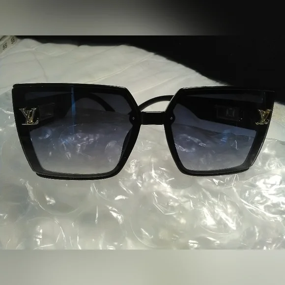 AUTHENTIC Louis Vuitton Black Sunglasses W/ Gold Monogram GORGEOUS MONOGRAM - Picture 11 of 14